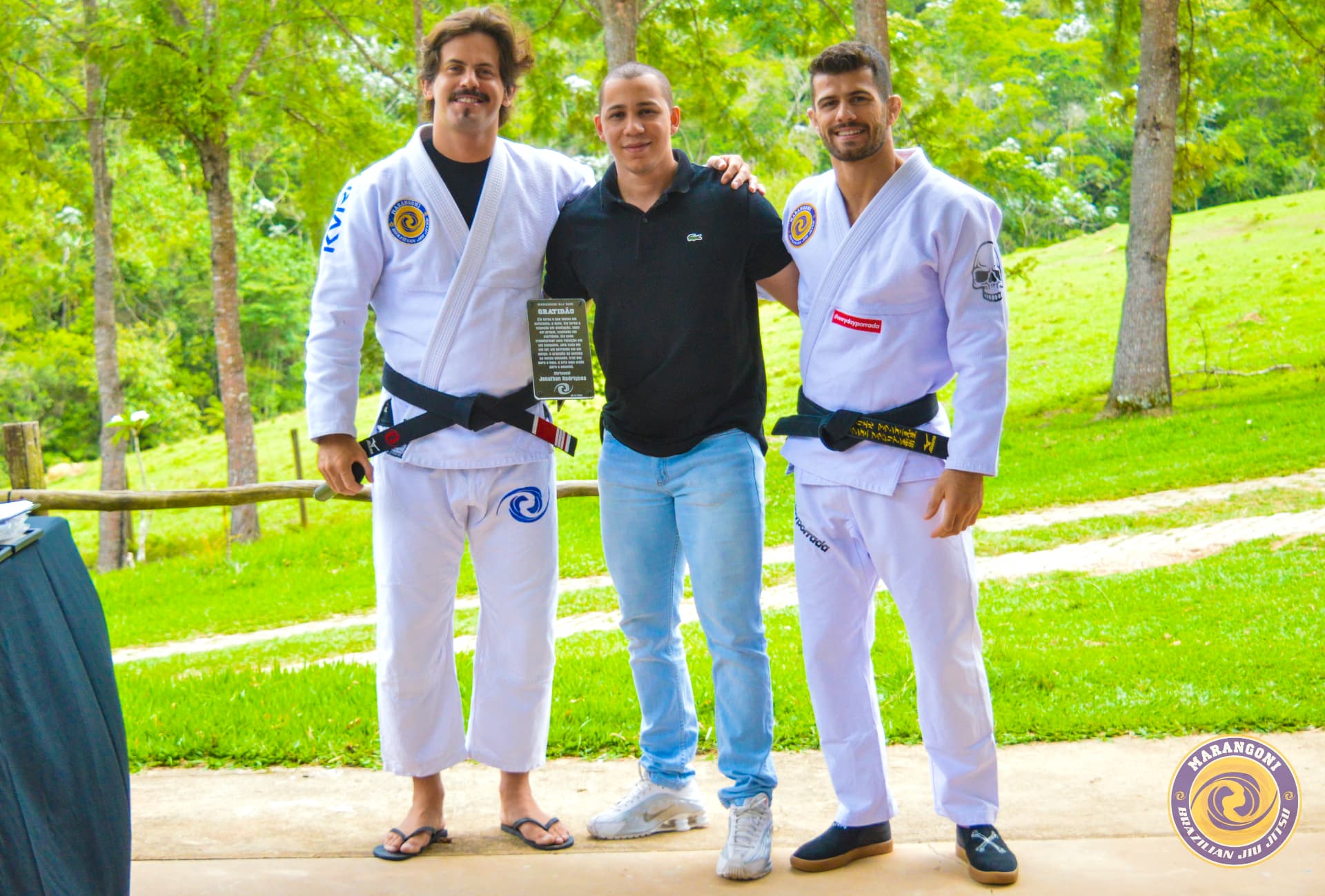 Foto real de retorno ao esporte com atletas de Jiu-Jitsu